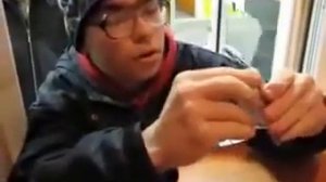 Парень пытается купить телефон за 50 руб