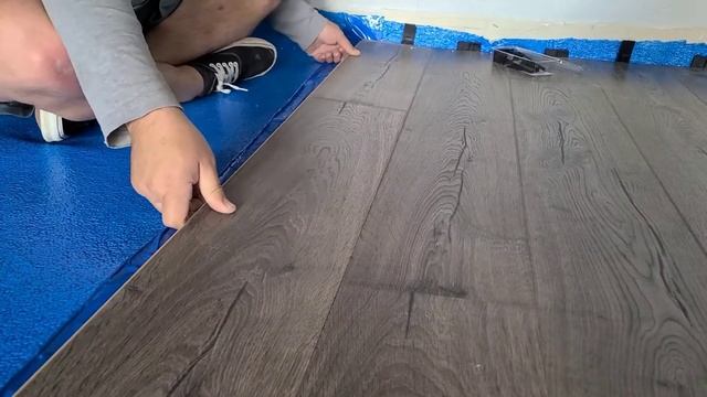 How To Install Pergo Outlast Flooring | DIY Laminate Floor Installation for Beginners! смотреть онлайн