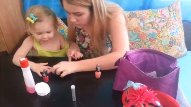 Делаем маникюр с блестками / Making the glitter manicure смотреть онлайн