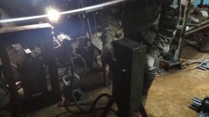 Трак для гусеницы за 1,5 минуты. Самодельный гидравлический пресс из металлолома!