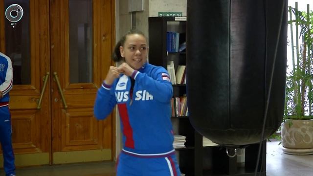 Зачем студенты битый учебный час колотили боксёрскую грушу? смотреть онлайн