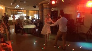 Веселый свадебный танец в стиле рок-н-ролл. Ребята отожгли!