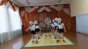 С 23 февраля пап поздравляем!