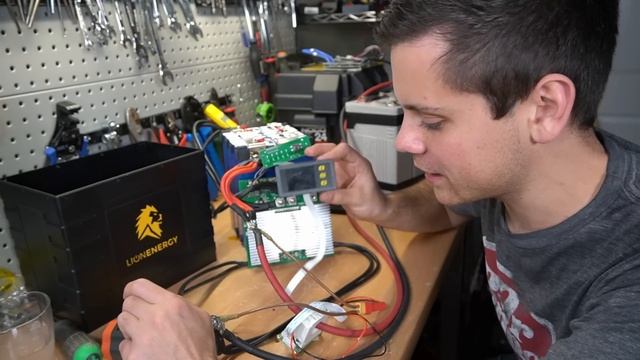 Lion Energy 1200 UT Tear Down: High Amp Stress Test and Low Temp Cut-off смотреть онлайн