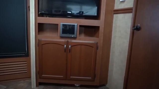 2012 Dutchmen Denali DE324LBS Fifth Wheel 3 Slides 2 bedroom 1.5 Bath Loft 16900