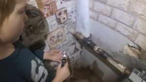 С ОТОПЛЕНИЕМ ВСЁ! Смонтировал биметалл вместо чугуна на самотёке. Радиаторы греют, в доме тепло!