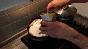 Нутрия в духовке под сметаной