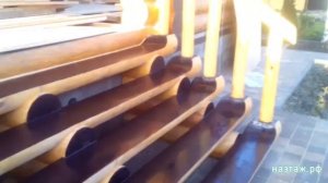 Уличная лестница из брёвен