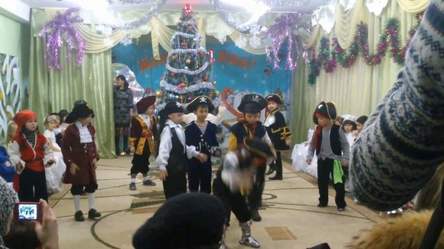 Классный танец пиратов!!!! смотреть онлайн