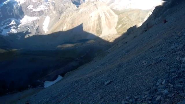 ФАНСКИЕ ГОРЫ!! Новичок в альпинизме про своё первое восхождение смотреть онлайн