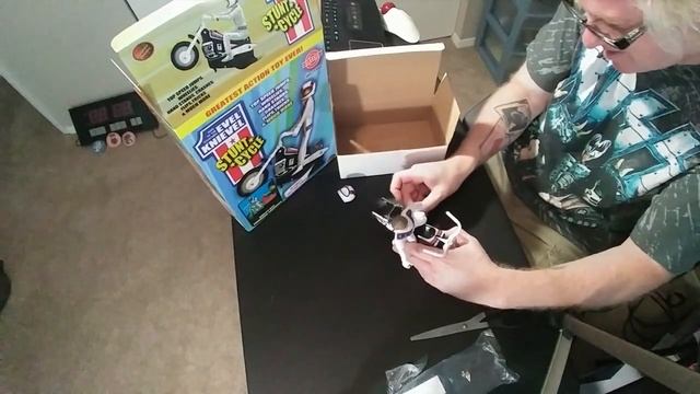 UNBOXING the Evel Knievel Stunt Cycle! Six Flags B-Roll. A Fly | at home with MR.SHOWTIME #unboxing смотреть онлайн