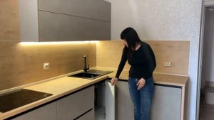 Обзор эконом кухни из итальянского пластика с фурнитурой Блюм