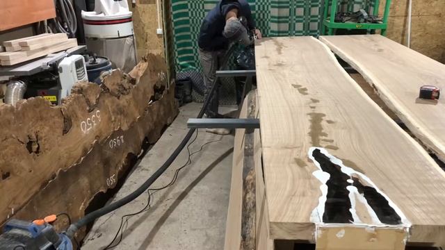 Большой стол из двух слэбов карагача