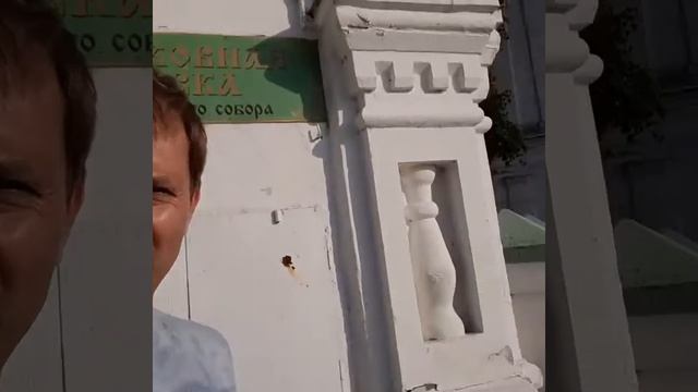 "Взял кнут и выгнал всех торгующих из храма" смотреть онлайн