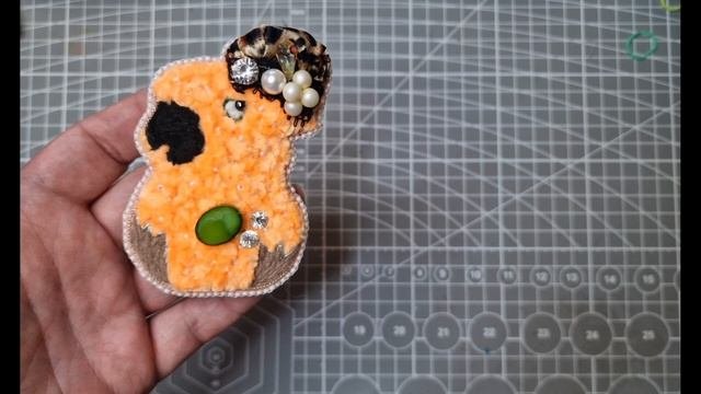 Вышиваем попугаев синельной пряжей :) Броши ручной работы)