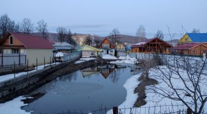 Вечерняя зарисовка набережной реки Сим.