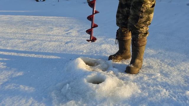 Шуруповерт Deko 20v в паре с ледобуром.