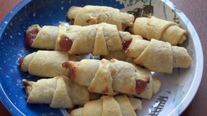 Рогалики с повидлом, пальчики оближешь.