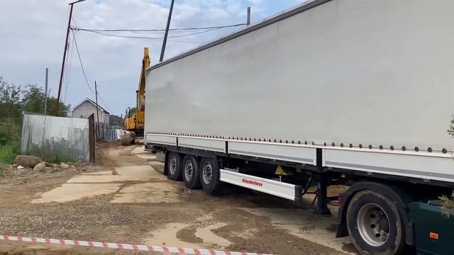 Фура не вписалась в ворота смотреть онлайн