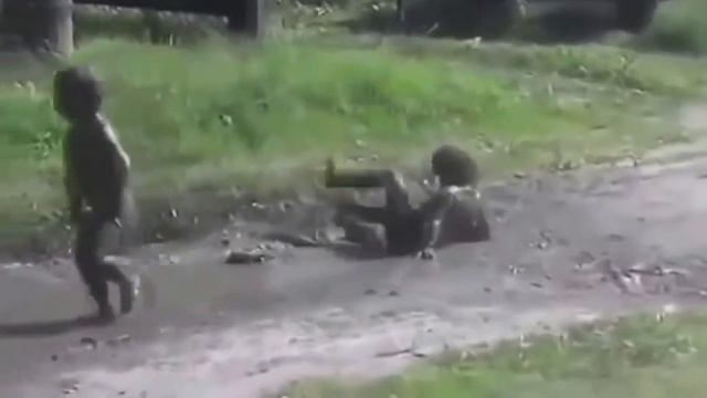 ШОК! Дети развлекаются в свободное время под песню Zatknись - Заткнись смотреть онлайн