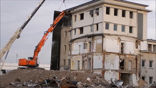 Excavator Hitachi 250 longfront - Demolition site airport DUS #2 смотреть онлайн