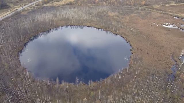 Бездонное озеро вид с дрона