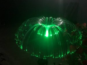 Фонарики медузы или световые фонтанчики.