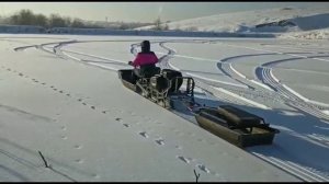 Тофалар 500 Лонг. Отдыхаем всей семьёй. Покатушки на озере. Жена рулит.