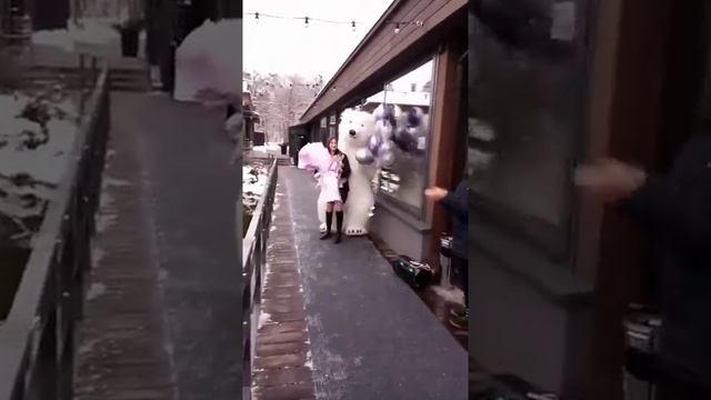 Белый медведь гигантский Мишка Тедди 3 метра Экспресс поздравления Киев . Смотри другие мои видео . смотреть онлайн