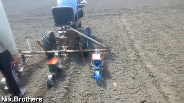 Саморобна Трьохрядна сівалка. Посів кукурудзи 2018 смотреть онлайн