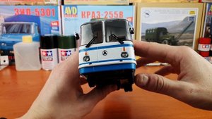 ВЕЧНЫЙ ГЕРОЙ | ЛАЗ-695Н | Обзор журнальной модели Наши АВТОБУСЫ №1 | MODIMIO масштаб 1.43