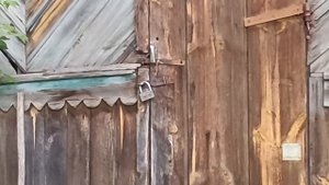 Старый заброшенный дом в деревне Новая Александровка Мензелинского района