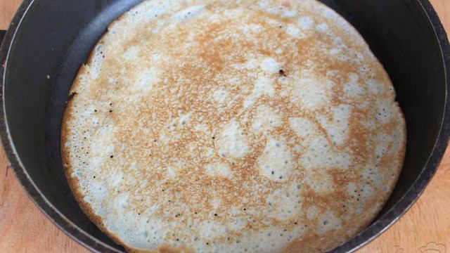 Блины на сыворотке с маком и калиновым джемом
