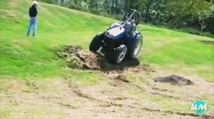 Прикол! у тракторора своё мнение, куда Ему ехать!!!