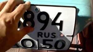 Сгибание номерного знака для округлых кронштейнов в колесо мотоцикла на примере Suzuki M109R.