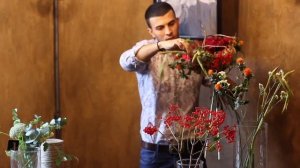 Букет из цветов на каркасе из веток. Осеннее настроение