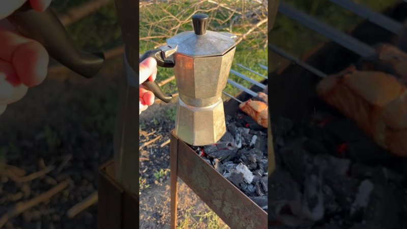 Кофе на природе в любимой #Bialetti Moka #bialettimoka #coffeetime #coffee #coffeeroutine #picnic