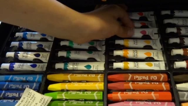 Открываем два популярных набора для рисования/Чемоданчик *145 предметов и световой планшет.
