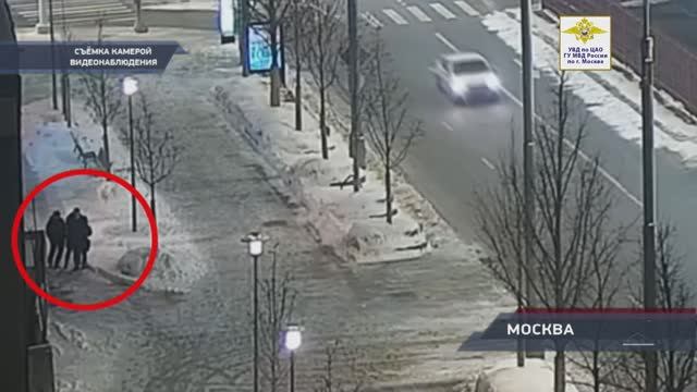 Полицейские Мещанского района столицы по горячим следам задержали подозреваемых в грабежах