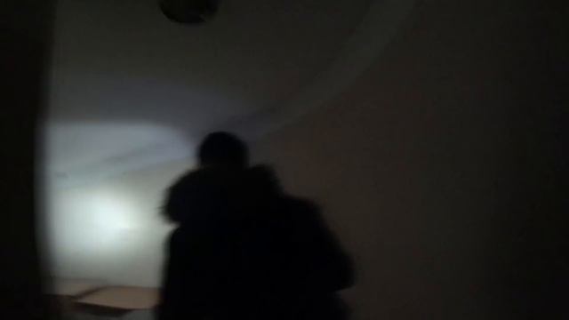 ХОДИМ С НОЖОМ ПО ЗАБРОШЕННОЙ УСАДЬБЕ / БЛОГЕР НА СТРАХЕ #4