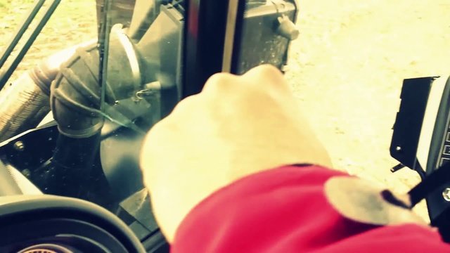 Весенние работы. Трактор VERSATILE 400 на польских полях