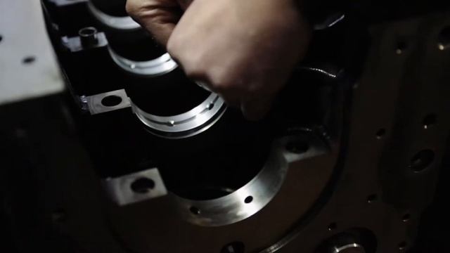 Установка коренных вкладышей в блок двигателя DEUTZ TCD 2012 L04 2V М