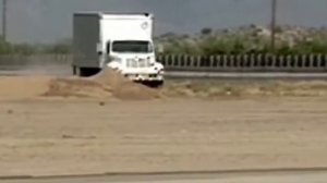 Краш- тест барьеров Dodge RAM держит удар не всегда.