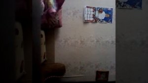 Мы с сестрой просыпаемся и  запровляем  постель