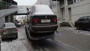Эвакуатор. Погрузка автомобиля на эвакуатор.