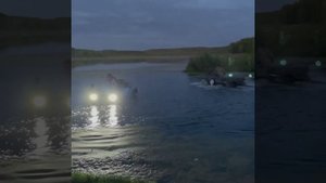 Квадроциклы Азимут и росомаха плывут вечерком