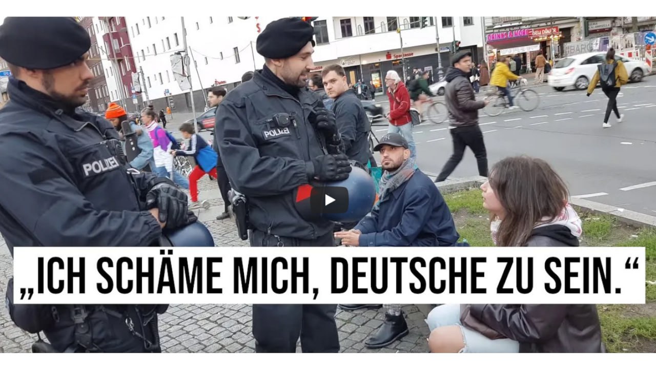 Ich berlin. Полиция Мем. Полицейский Мем. Мемы про полицию. Мемы про сотрудников полиции.