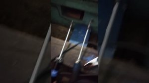 почему стучит задний амортизатор на приусе 30