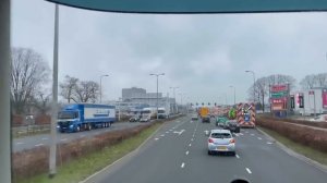 Шитов дальнобой прибыл в самую уютную страну. Порвался на выгрузке