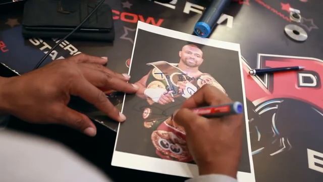 СЕРИАЛ РОЙ ДЖОНС  РУССКИЙ!   КАК ОН ПРОВЕЛ ПЕРВУЮ НЕДЕЛЮ С РОССИЙСКИМ ПАСПОРТОМ! смотреть онлайн